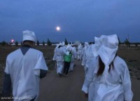 做梦梦抵家
里有外人穿孝服（梦见家里人穿孝服）